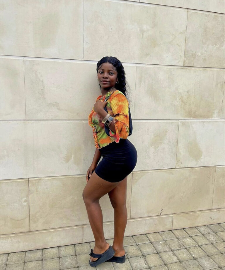 student lady’s 🇬🇭 photo 1